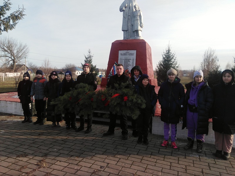 «Имя твое неизвестно, подвиг твой бессмертен».